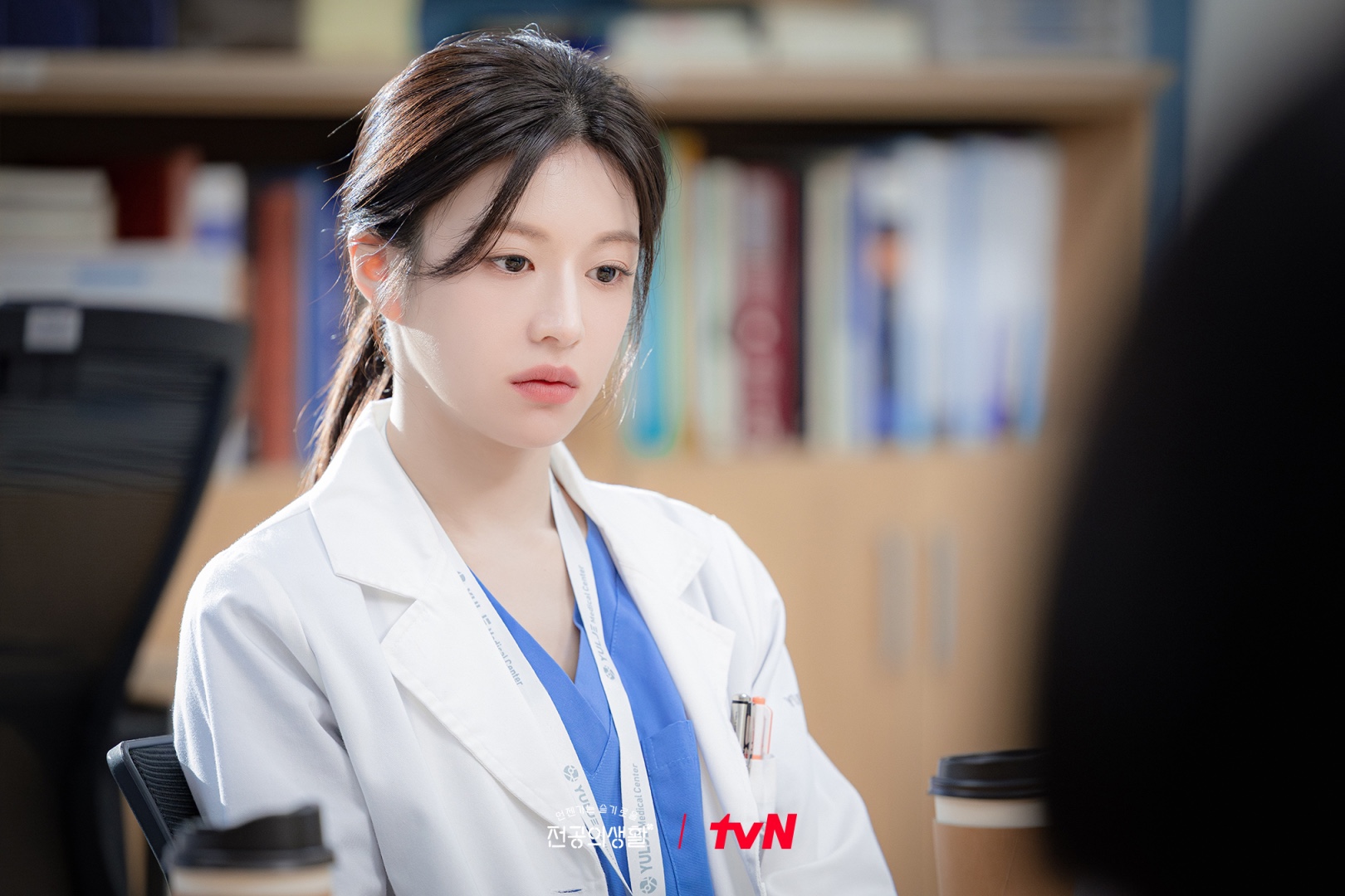 “Resident Playbook” Kdrama releases Go Youn Jung stills